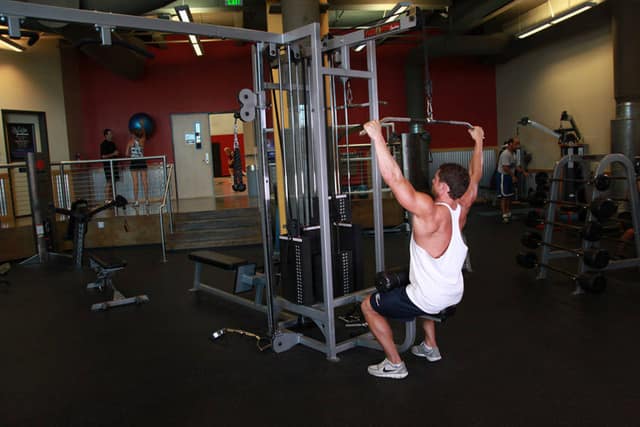 Lat pulldown demonstration